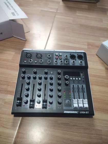 COD Audio Mixer KP4
Channel มิกเซอร์ บลูทูธ USB อินเต
อร์เฟซเสียงขนาดเล็กการบันทึกและผสมสามารถใช้กับ
แหล่งจ่ายไฟรถยนต์ 12V  รูปที่ 3