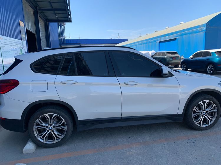 BMW X1 2019 1.5 sDrive18i Iconic Sedan เบนซิน ไม่ติดแก๊ส เกียร์อัตโนมัติ ขาว รูปที่ 2