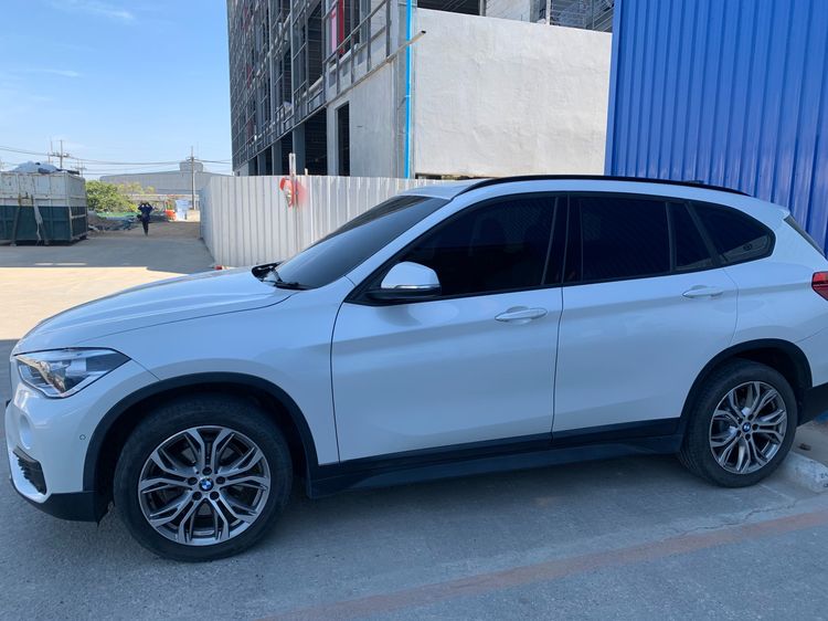 BMW X1 2019 1.5 sDrive18i Iconic Sedan เบนซิน ไม่ติดแก๊ส เกียร์อัตโนมัติ ขาว รูปที่ 3