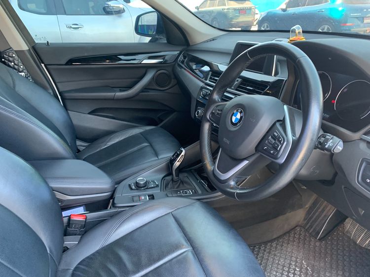BMW X1 2019 1.5 sDrive18i Iconic Sedan เบนซิน ไม่ติดแก๊ส เกียร์อัตโนมัติ ขาว รูปที่ 4