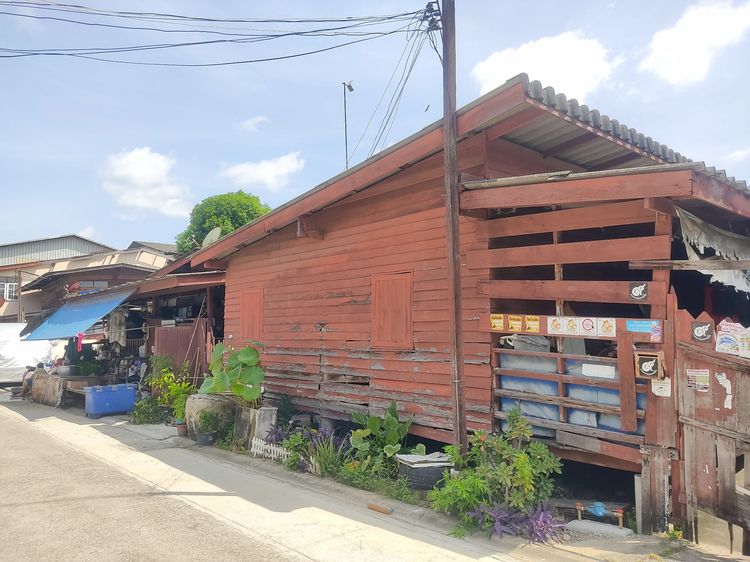 ที่ดินพร้อมบ้าน หน้ากว้างติดถนน มีโฉนด รูปที่ 4