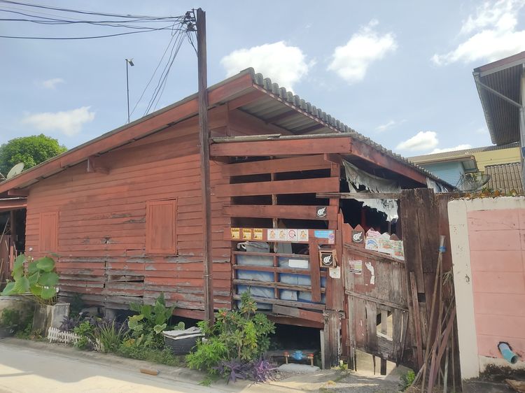 ที่ดินพร้อมบ้าน หน้ากว้างติดถนน มีโฉนด รูปที่ 2