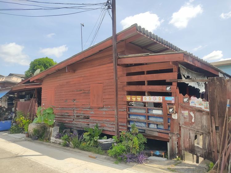 ที่ดินพร้อมบ้าน หน้ากว้างติดถนน มีโฉนด รูปที่ 3
