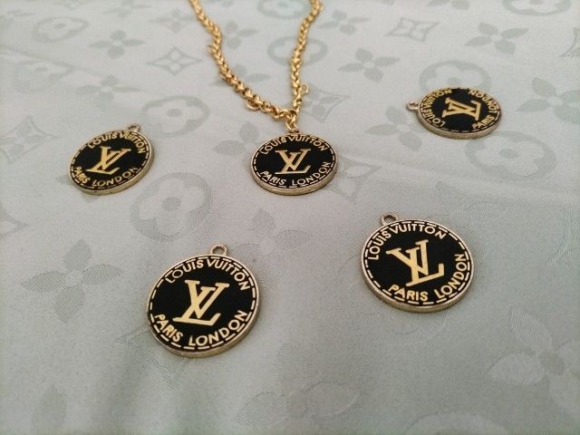 เหรียญ​ Bag​ Charm​ Louis​ Vuitton​แท้ขายถูก รูปที่ 2