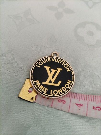 เหรียญ​ Bag​ Charm​ Louis​ Vuitton​แท้ขายถูก รูปที่ 4