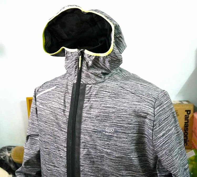 เสื้อแจ็คเก็ต ใส่วิ่ง ใส่ขี่บิ๊กไบค์ กันลม กันหนาว ละบายอากาศ KALENJI แท้ รูปที่ 4