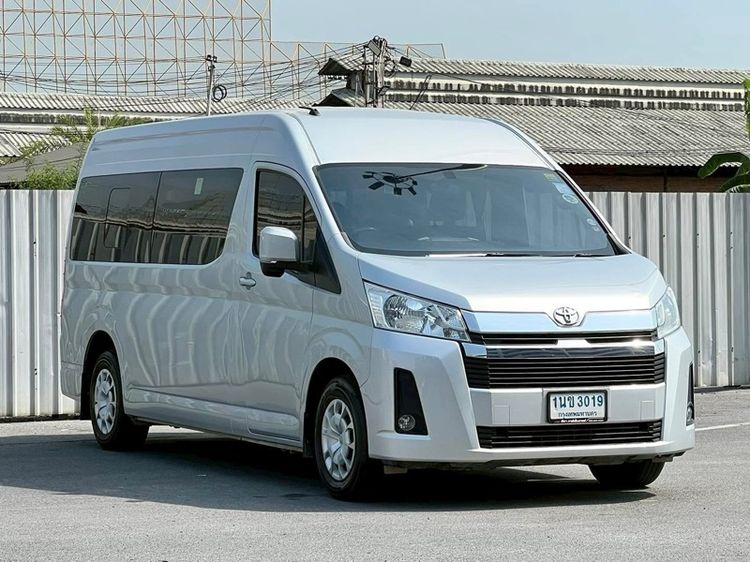 รถ Toyota Commuter 2.8 สี เทา