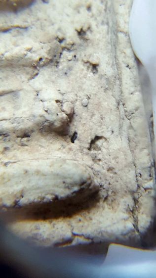 พระสมเด็จบางขุนพรหม พิมพ์ฐานแซม กรุใหม่ เนื้อขาวนวน พร้อมเลี่ยมเก่า รูปที่ 4