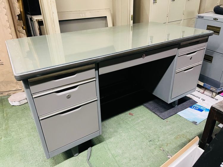 เทา โต๊ะทำงานเหล็ก 5 ฟุต Kingdom 7 ลิ้นชัก กระจก