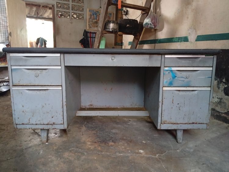 โต๊ะทำงานเหล็ก 