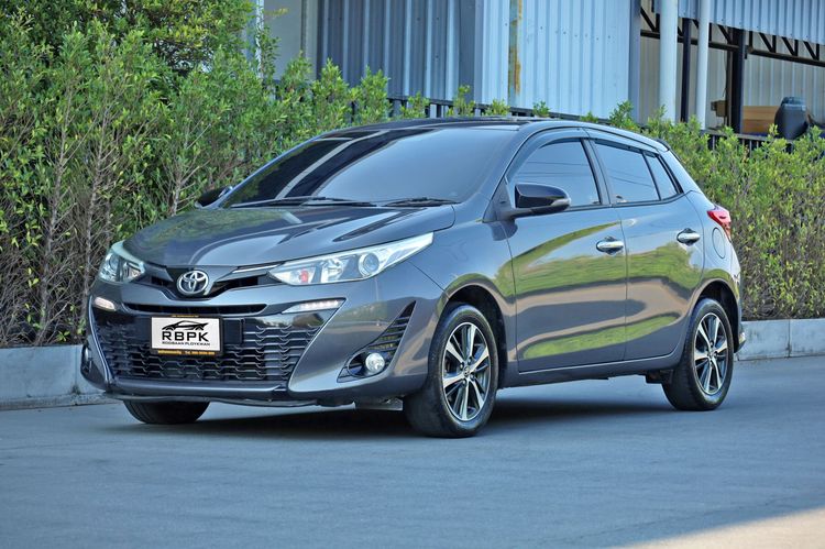 รถ Toyota Yaris 1.5 G สี เทา