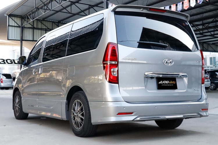 Hyundai H-1  2020 2.5 Deluxe Utility-car ดีเซล ไม่ติดแก๊ส เกียร์อัตโนมัติ บรอนซ์เงิน รูปที่ 4