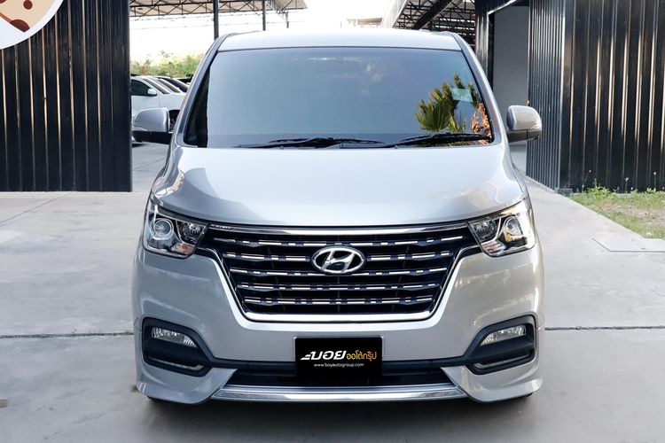 Hyundai H-1  2020 2.5 Deluxe Utility-car ดีเซล ไม่ติดแก๊ส เกียร์อัตโนมัติ บรอนซ์เงิน รูปที่ 2
