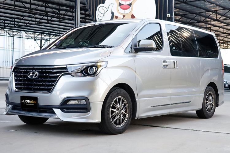 รถ Hyundai H-1  2.5 Deluxe สี บรอนซ์เงิน