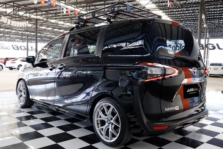 Toyota Sienta 2016 1.5 V Utility-car เบนซิน ไม่ติดแก๊ส เกียร์อัตโนมัติ ดำ รูปที่ 4