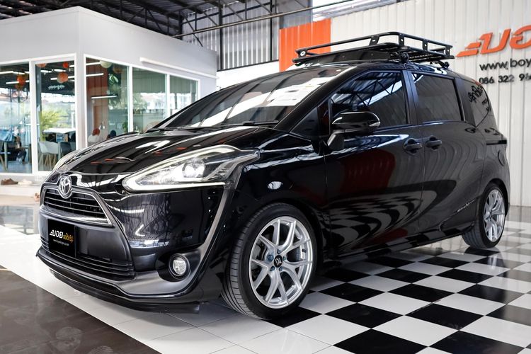 รถ Toyota Sienta 1.5 V สี ดำ
