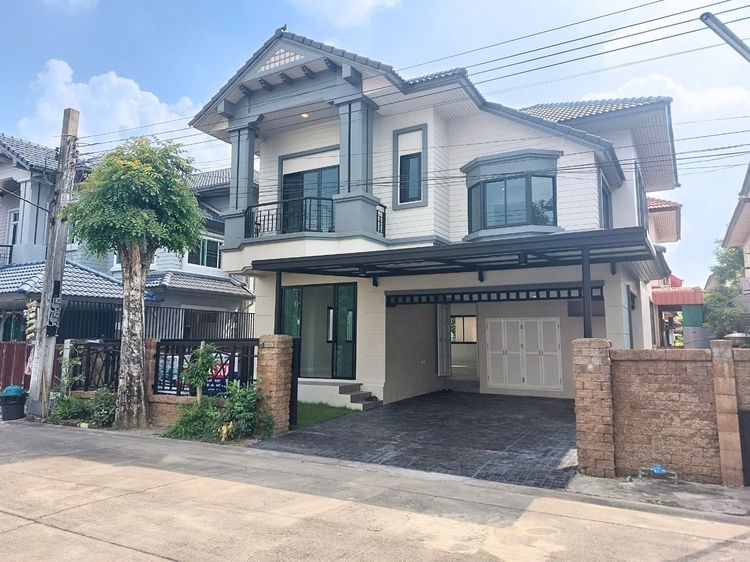 บ้านเดี่ยว รีโนเวทใหม่ โครงการ ธนาสิริ รัตนาธิเบศร์ เนื้อที่ 52 ตร.ว. ฟังก์ชัน 3 ห้องนอน 3 ห้องน้ำ ที่จอดรถ 2 คัน บนทำเลเดินทางสะดวก เชื่อมต