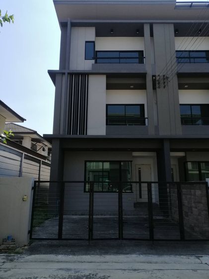 ขายด่วนเหลือ 3 ยูนิตสุดท้าย โฮมออฟฟิศ 3 ชั้น ติดถนนหลักสายไหม