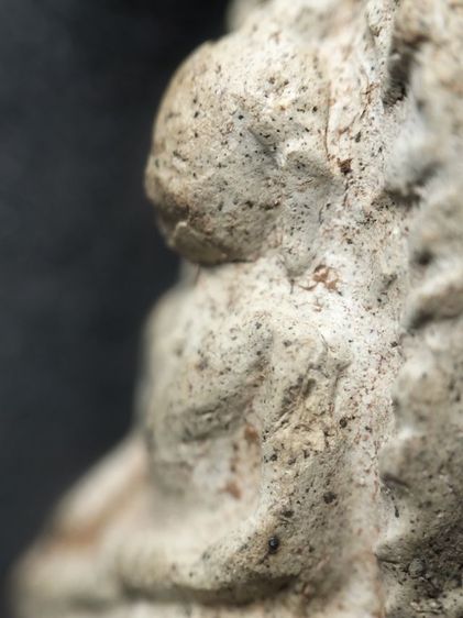 พระรอดลำพูนพิมพ์กลางเนื้อขาวครับ รูปที่ 8