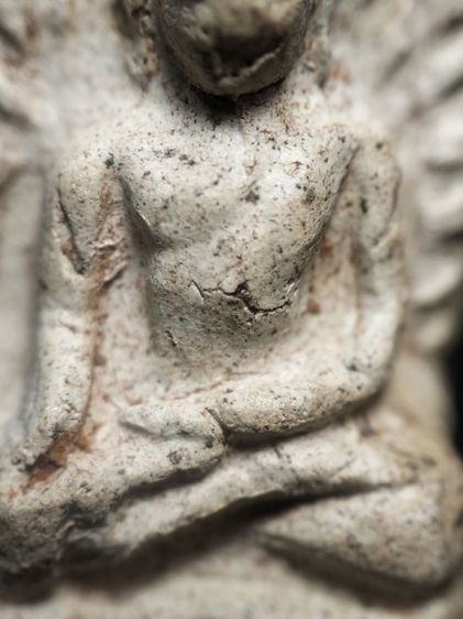 พระรอดลำพูนพิมพ์กลางเนื้อขาวครับ รูปที่ 12