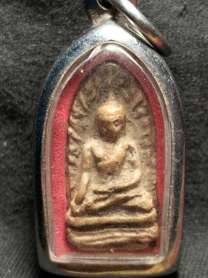 พระรอดลำพูนพิมพ์ใหญ่แร่ดอกมะขามเต็มครับ รูปที่ 2