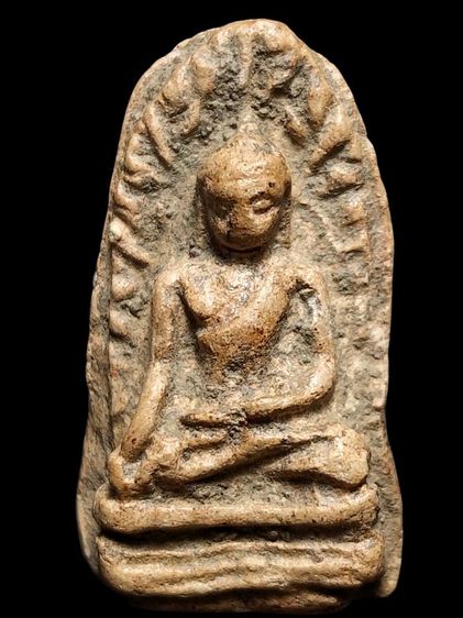 พระรอดลำพูนพิมพ์ใหญ่แร่ดอกมะขามเต็มครับ