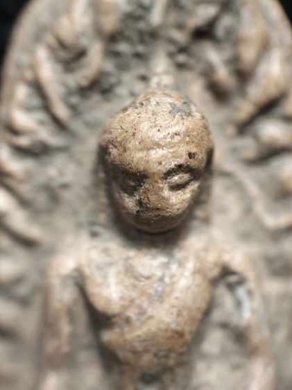 พระรอดลำพูนพิมพ์ใหญ่แร่ดอกมะขามเต็มครับ รูปที่ 6