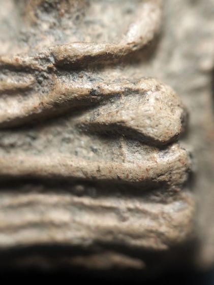 พระรอดลำพูนพิมพ์ใหญ่แร่ดอกมะขามเต็มครับ รูปที่ 13