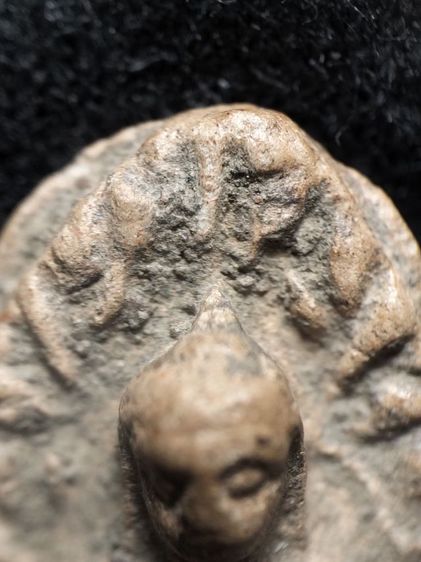 พระรอดลำพูนพิมพ์ใหญ่แร่ดอกมะขามเต็มครับ รูปที่ 7