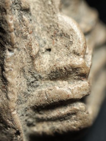 พระรอดลำพูนพิมพ์ใหญ่แร่ดอกมะขามเต็มครับ รูปที่ 15