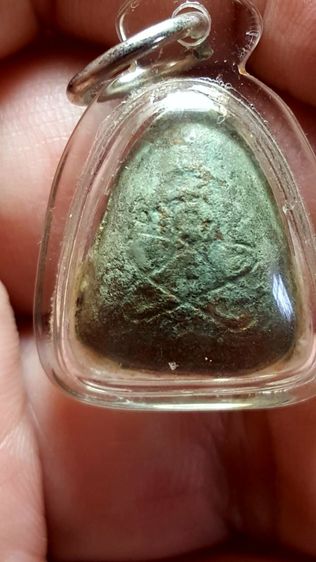 พระปิดตาเนื้อผงพรายกุมาร หลวงปู่ทิม วัดละหารไร่ พิมพ์เล็กหลังยันต์ห้า รูปที่ 2