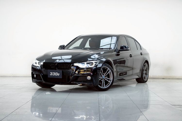 รถ BMW Series 3 330e สี ดำ