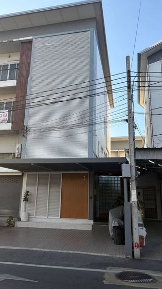 มีบางส่วน ขายHome Office 3.5 ชั้น ลาดพร้าว 71 ใกล้เลียบด่วน ( โชคชัย 4 แยก 18 ) ถูกสุดในย่านนี้