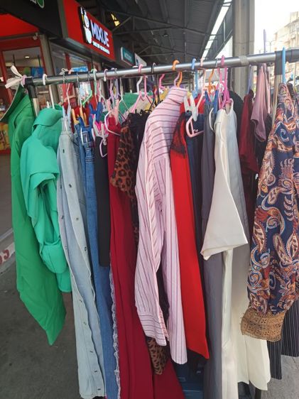 เสื้อผ้ามือ1,2ขายให้ในราคาเหมาๆไปเลยคะ รูปที่ 3
