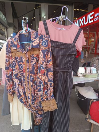 เสื้อผ้ามือ1,2ขายให้ในราคาเหมาๆไปเลยคะ รูปที่ 2