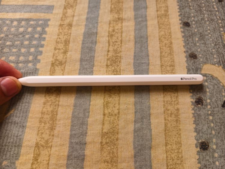 Apple Pencil Pro มือสอง สภาพสวย พร้อมกล่อง ประกันศูนย์ไทย 3190 บาท