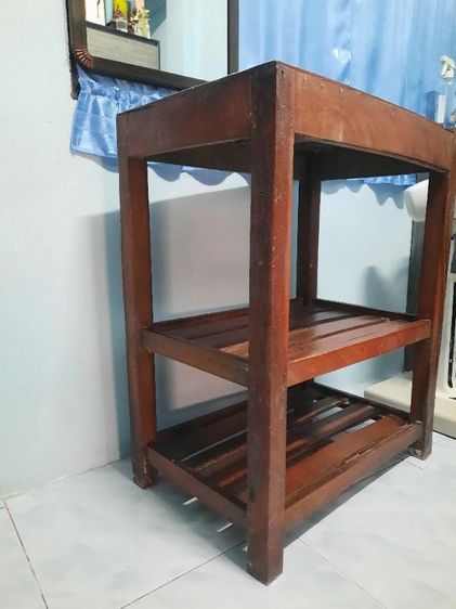 โต๊ะไม้ 3 ชั้น ขนาด 60x40x75 cm. เนื้อไม้เก่าแข็งแรง มีน้ำหนัก  สินค้าตามสภาพค่ะ ขอคนสะดวกมารับเองนะคะ อยู่เยื้อง ๆ บิ๊กซี พระประแดงค่ะ รูปที่ 2