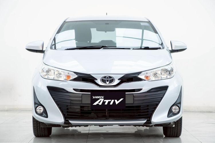 Toyota Yaris ATIV 2017 1.2 J Sedan เบนซิน ไม่ติดแก๊ส เกียร์อัตโนมัติ เทา รูปที่ 4