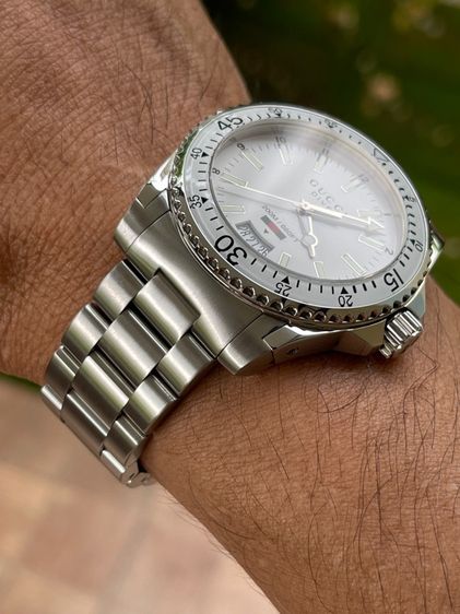 GUCCI Dive 40 mm White Dial Women's Quartz Watch YA136302 รูปที่ 15