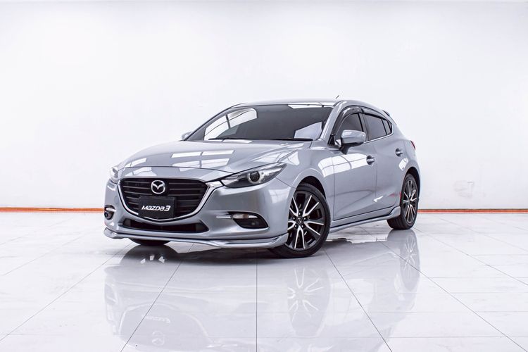 รถ Mazda Mazda3 2.0 C สี เทา