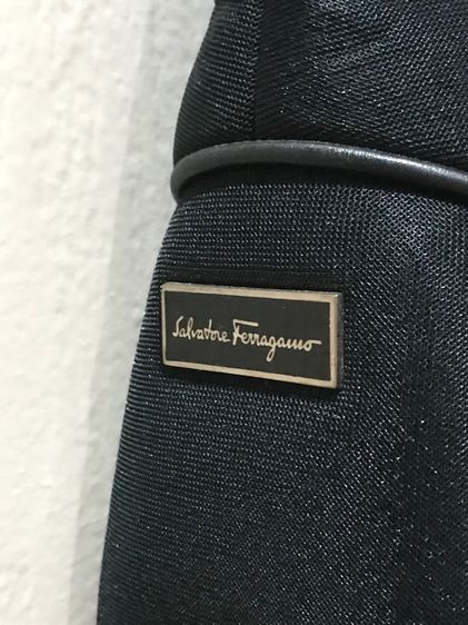 Ferragamo ของแท้ กระเป๋าสะพาย คล้องไหล่ได้ สภาพดี รูปที่ 2