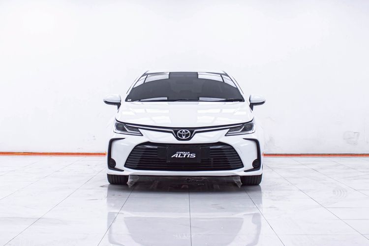 Toyota Altis 2021 1.8 GR Sport CVT Sedan เบนซิน ไม่ติดแก๊ส เกียร์อัตโนมัติ ขาว รูปที่ 4