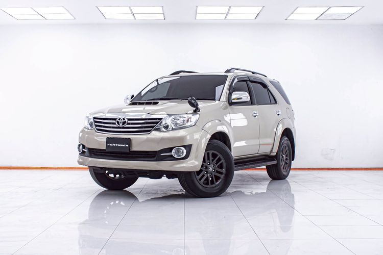 รถ Toyota Fortuner 2.5 V สี น้ำตาล