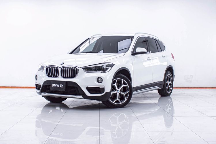 รถ BMW X1 2.0 sDrive18d xLine สี ขาว