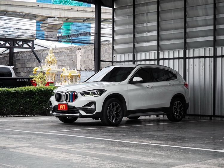 รถ BMW X1 2.0 sDrive20d xLine สี ขาว