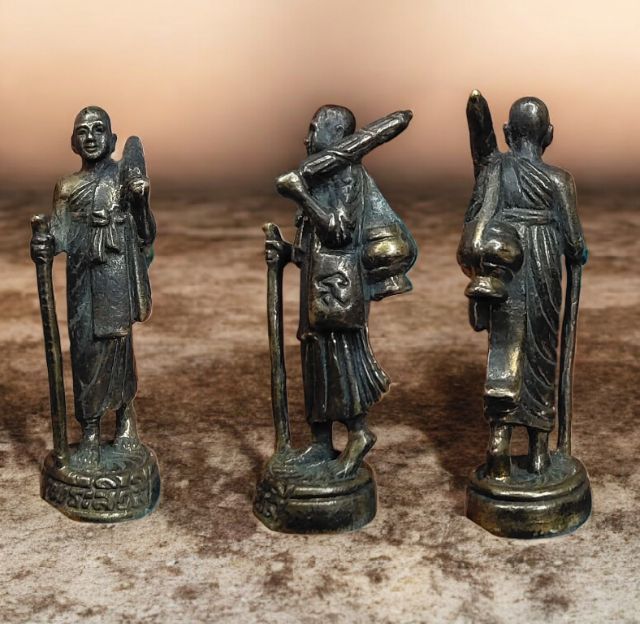 พระสีวะลีเนื้อทองเหลืองเก่า ตอกโค๊ตนะที่ย่าม ไม่ทราบที่