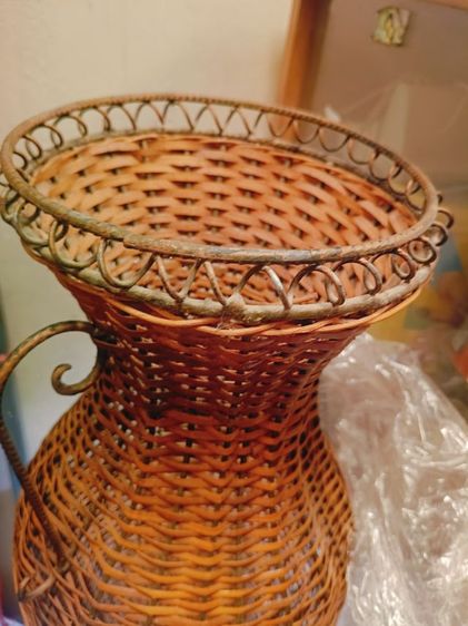 แจกันหวายทรงสูง งานเก่าวินเทจ โครงเหล็ก สานแน่น รูปที่ 4