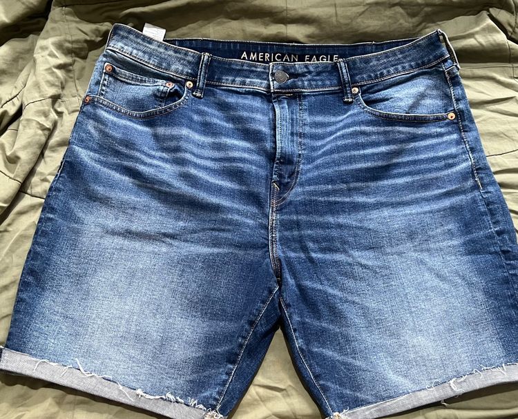 กางเกงยีนส์ขาสั้น AMERICAN EAGLE