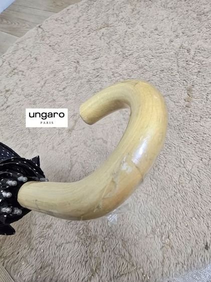 ร่มคัดโกดังญี่ปุ่น แบรนด์ Ungaro จาก paris🇨🇵 กันยูวี ตำหนิด้ามถลอกเล็กน้อย ไม่มีผลต่อการใช้งาน รูปที่ 6