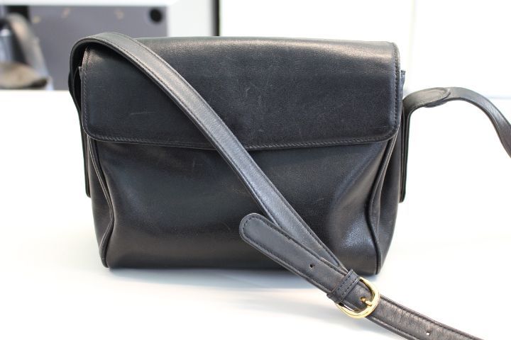 ไม่ระบุ ดำ กระเป๋าหนังสะพายข้าง ญี่ปุ่น หนังแท้ มือสอง
